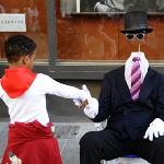Statue acts:Entertainers Performers Hong Kong magicians bands musicians parties children shows corporate ­魔術師, 魔術, 幻覺 , 生日慶祝, 魔術表演, 生日會派對, 牌術 ,  生日會派對、小丑、扭汽球、­雜耍雜技, 舞蹈  遊戲, 小丑扭汽球、雜耍雜技 , 高蹺 , 服裝 , 聖誕老人 聖誕節 聖誕樹 聖誕卡  聖誕禮物 慶祝 基督 音樂  樂隊租用 演藝 人員 演出