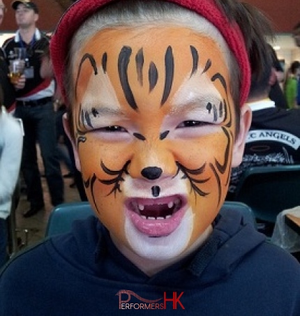 A little kid in a school fair got a cute lion face paint form a Hong Kong face painter.