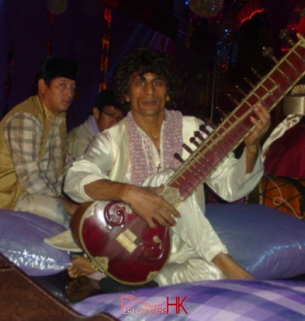 Hong Kong Zither player performing at a annual dinner