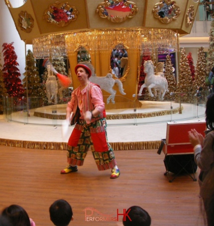 Hong Kong roving juggler in HK performing three cups juggling at a corporate chopping mall event