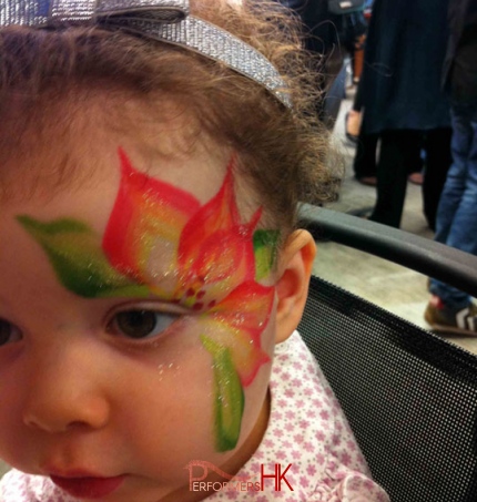 A little girl got a Poinsettia face paint form a professional face painter in HK at a Xmas corporate function. 