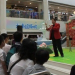 Josay amazes the audience with his three linking rings trick at Tai Po Mega Mall.