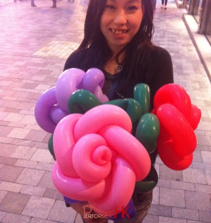 Hong Kong Walk around balloons artist twisted some Rose balloons at a corporate Valentine day event