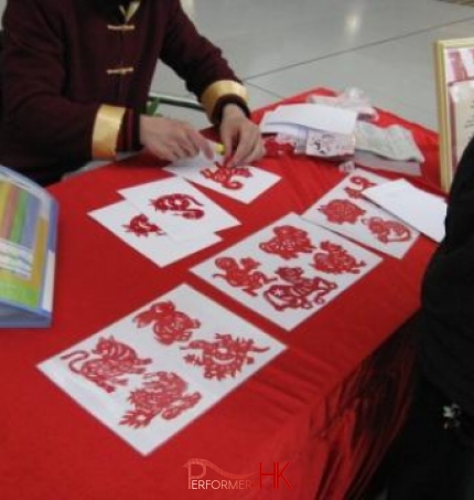 HK Artist cutting Chinese zodiac animal paper at a CNY event