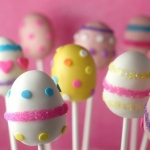Decorate your own Easter egg.