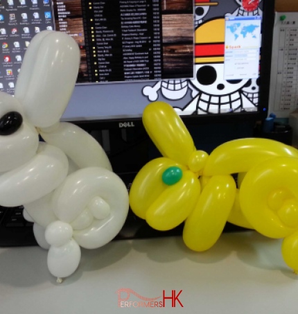 HK Roving balloon artist twisted two rabbit balloons for a Hong Kong mid autumn festival event