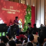 Magician performing stage magic at a Hong Kong corporate Christmas family day event