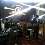 A 4 piece-band performs live music in Grand Hyatt. 