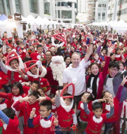 Group photo of large group of Santa helpers with santa in the middle