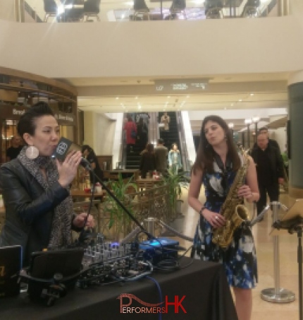 2 musicians performing at cocktail event in HK