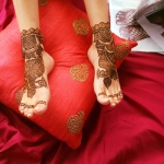 Henna artist work on guests feet beautiful patterns created around 12 mins for this work