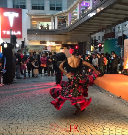wan chai performance with flamenco dance couple and gathered crowd watching