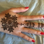 hand henna with western style patterns