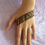 modern style henna artist