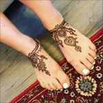 henna on leg with modern style