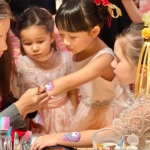 Facepainter at XMas event