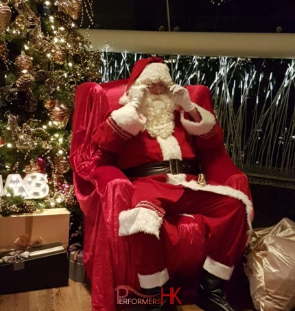 santa pete sitting in a chair at a chair at the lily hk repulse bay 