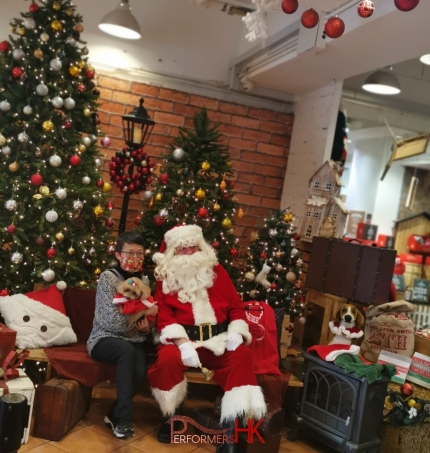 Santa floss taking photos with lady and her dog