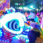 LED Lion photo taking with child at Harbour chill festival 2023 with Hong Kong Tourism board