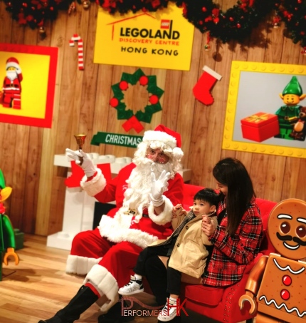 santa sitting with female model and child model in hk tst 2021 dec