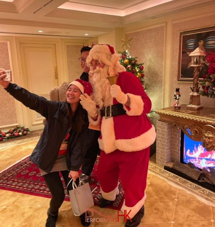 guest from penninsula hotel is invited to pose with Santa Gerald at hong kong penninsula hotel taking selfies 